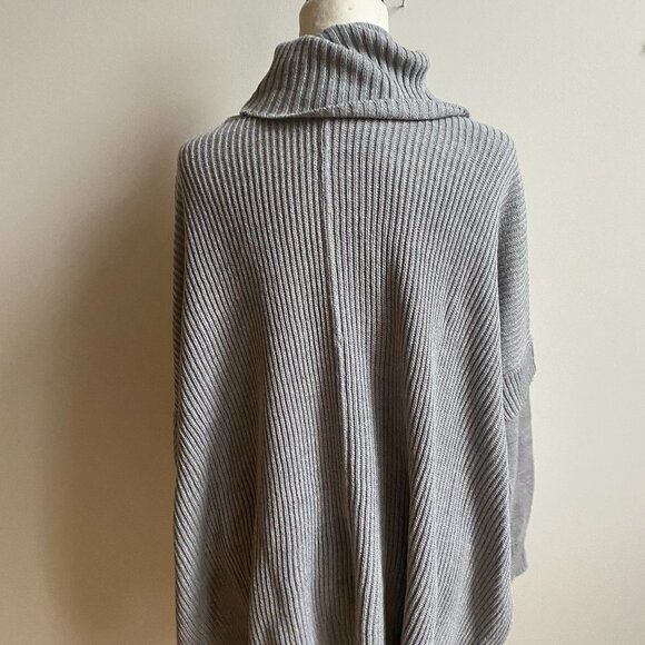 𝅺LA Classe Couture BNWOT Knit Poncho Turtleneck S/M - Picture 4 of 8
